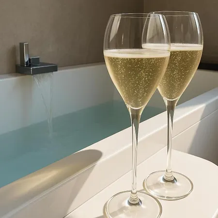 Historic Charm With Whirlpool - Motta Appartamento *