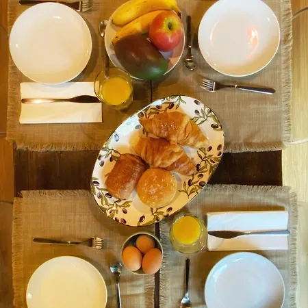 Historic Charm With Whirlpool - Motta Apartamento Como