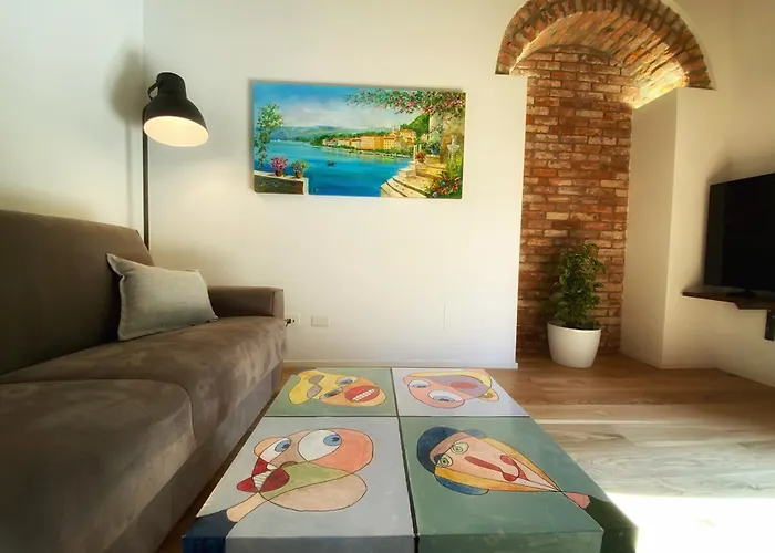 דירה Historic Charm With Whirlpool - Motta *