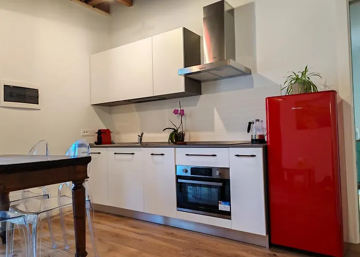 Historic Charm With Whirlpool - Motta קומו