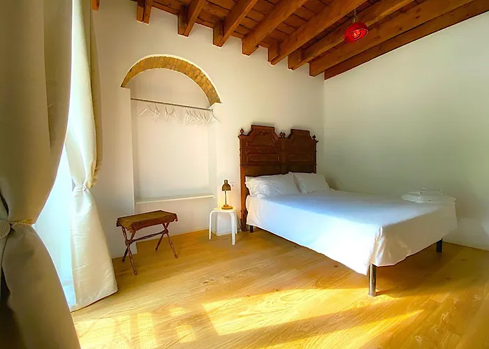 Historic Charm With Whirlpool - Motta קומו