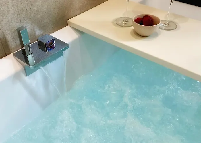 Historic Charm With Whirlpool - Motta