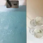 Historic Charm With Whirlpool - Motta Lägenhet