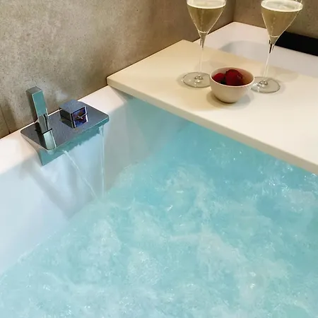 Historic Charm With Whirlpool - Motta